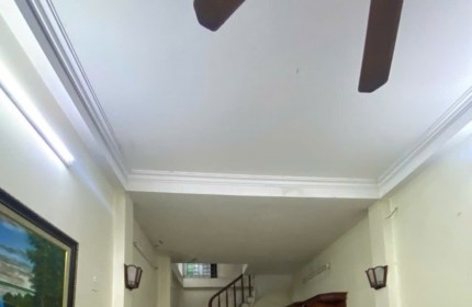 Cho thuê Ở NHÓM, HỘ GĐ nhà nguyên căn 94 Hoàng Mai,  40m2 x 4 tầng, 2 ngủ khép kín, 9 Triệu